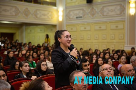 Məşhur kosmoloq, astrofizik Lorens Kraus Bakıda səfərdədir 