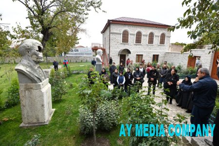 RİNN-in Vətən müharibəsində iştirak etmiş əməkdaşları və şəhidlərin ailə üzvləri Şuşaya səfər ediblər 