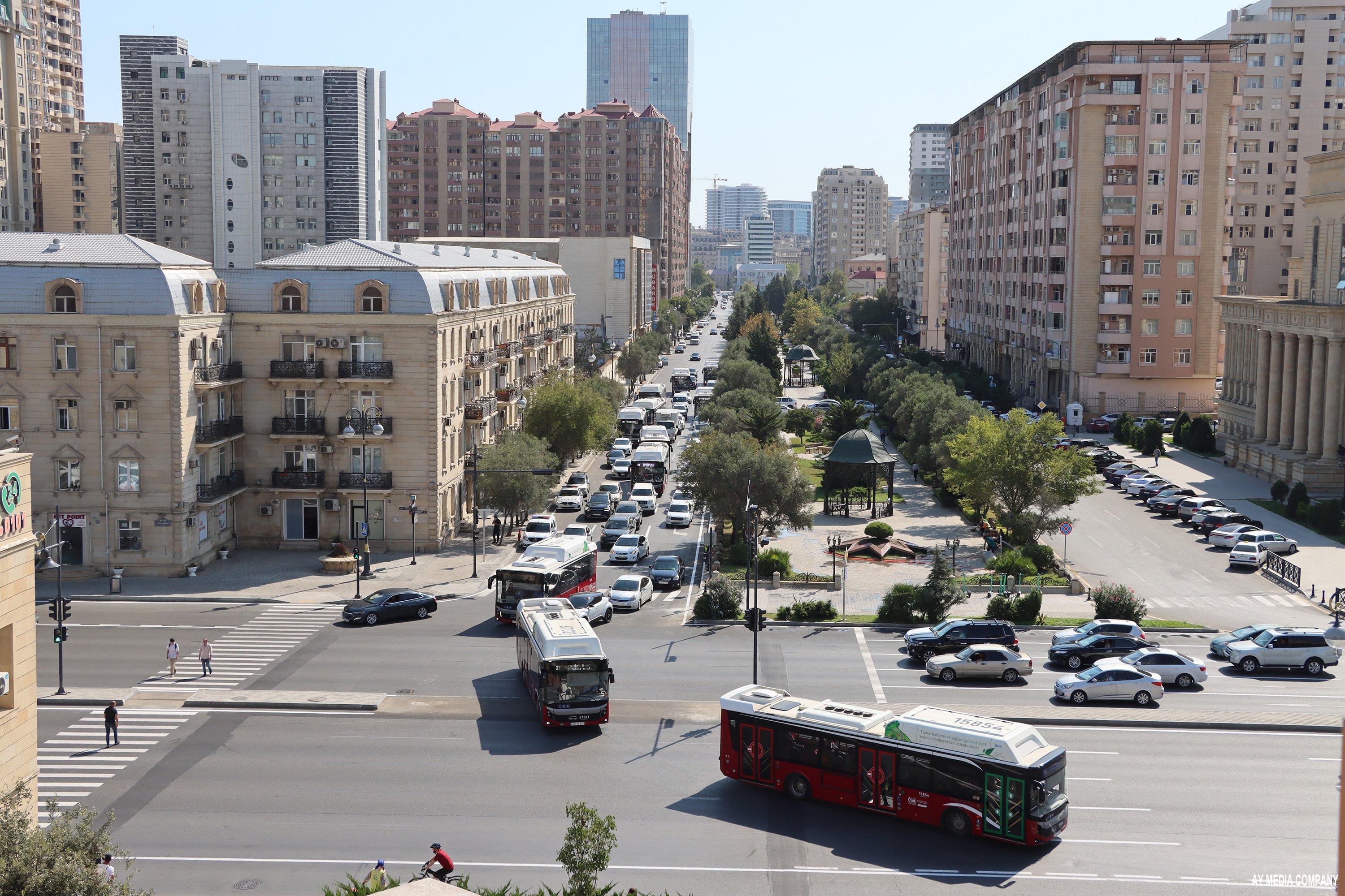 Xocalı prospektinin Yusif Səfərov küçəsi ilə kəsişməsində yol hərəkəti yenidən  təşkil edilib