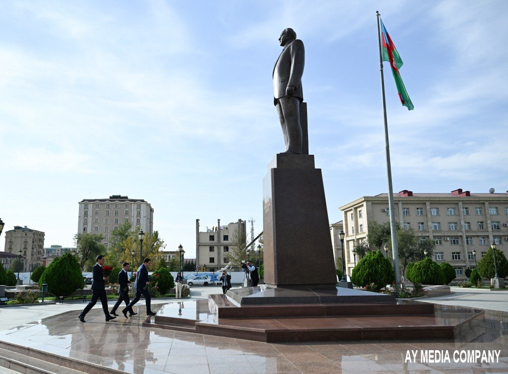 Mədəniyyət naziri Adil Kərimli Naxçıvanda vətəndaşların müraciətlərini dinləyib