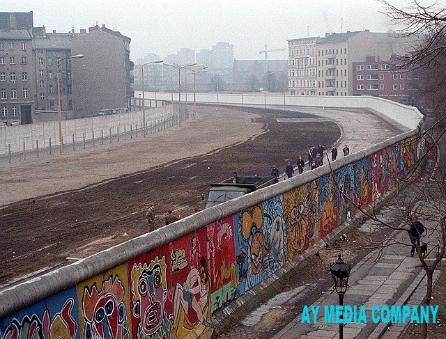 “Soyuq müharibə”nin simvolu - Berlin divarı