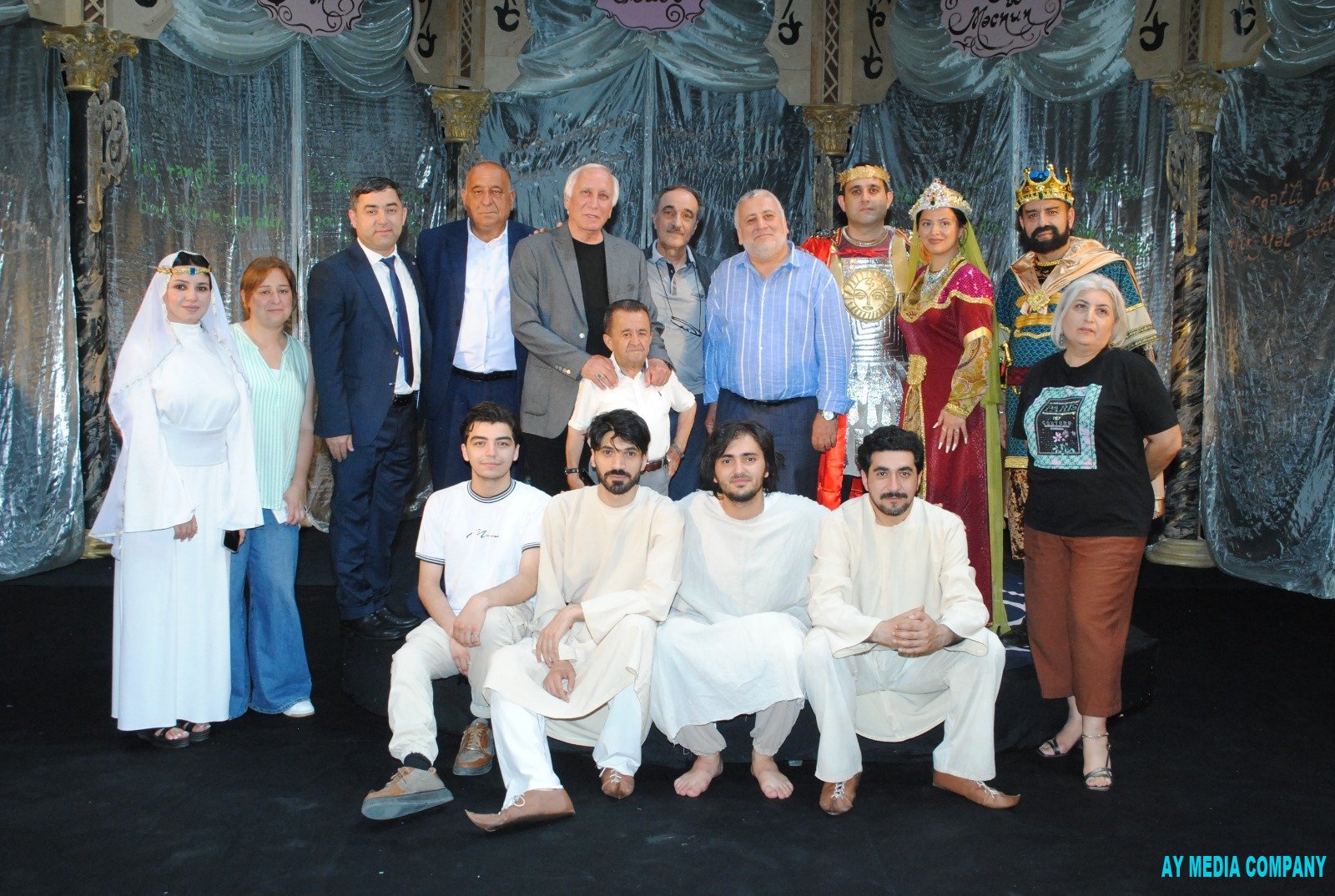 Sumqayıt Dövlət Dram Teatrı səhnəsində   "Xəzinə" pritçası.