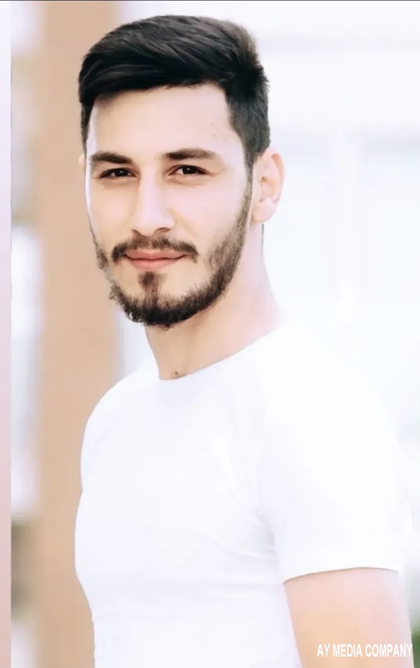 Samir Nagizadeh modellik və aktyorluq sahəsinə addım atanlar üçün dəyərli bələdçi: "Səhnə Sənin" kitabı işıq üzü gördü